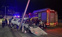 Karaman'da Otomobil Aydınlatma Direğine Çarptı: 2 Yaralı