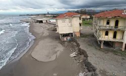 Karasu Sahilinde Kıyı Erozyonu Villaların Çökmesine Neden Oldu