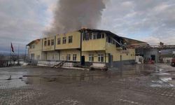 Kastamonu Tosya'da Fabrika Yangını Kontrol Altına Alındı