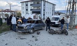 Kastamonu Tosya'da Otomobil ile Motosiklet Çarpıştı: 3 Kişi Yaralandı