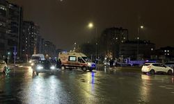 Kayseri'de İki Otomobil Çarpıştı: Bir Araç Ön Kısmından Hasar Gördü