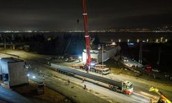Kocaeli'de Başiskele Kavşağı'nda Dev Kirişler Gece Operasyonuyla Yerleştirildi