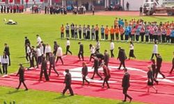 Kocaeli'deki 23 Nisan Kutlamasında Yere Serilen Bayrak Tartışması Son Buldu