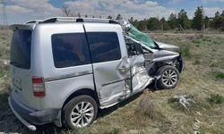 Konya'da Tır ve Hafif Ticari Araç Çarpıştı: 1 Kişi Hayatını Kaybetti