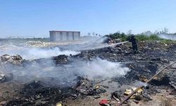 Manavgat'ta Boş Arazide Çıkan Çöp Yangını Kontrol Altına Alındı