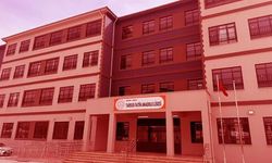 Mersin'de Lise Öğrencisi Okulda Silahla Yakalandı