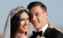 Mesut Özil ve Amine Gülşe Üçüncü Çocuklarını Karşıladı