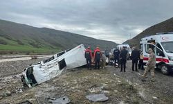 Muş'ta Minibüs Dere Yatağına Devrildi: 16 Kişi Yaralandı