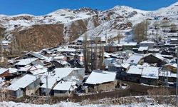 Oltu'da Nisan Ayında Kar Sürprizi