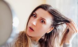 Regl Döneminde Saçların Ani Yağlanmasının Hormonal Nedeni