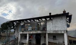 Selendi'de İki Katlı Ev Yangında Zarar Gördü
