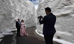 Şırnak'ta Gelin ve Damat Adayından Kar Tünelinde Dış Çekim