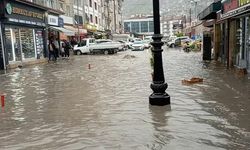 Tokat'ta Sağanak Yağış Sonrası Cadde ve Sokaklar Sular Altında Kaldı