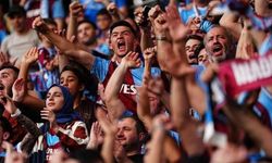 Trabzonspor Taraftarından 'Paraya Karşı Emeğin Savaşı' Koreografisi