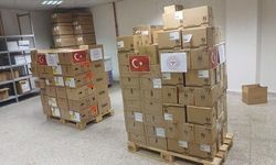 Türkiye'den İran'a 3 Tırlık Tıbbi Yardım Gönderildi