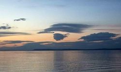 Van Gölü Üzerinde İnsan Silüeti Şeklinde Bulut Manzarası