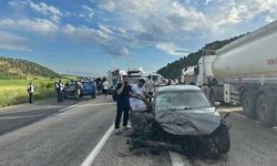 Adıyaman'da Kafa Kafaya Çarpışma: 3 Kişi Hayatını Kaybetti, 4 Yaralı