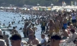 Antalya Konyaaltı Sahili Bayramda Tatilcilerle Doldu