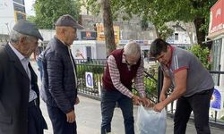 Antalya'da Üretici Tonlarca Patlıcanı Ücretsiz Dağıttı