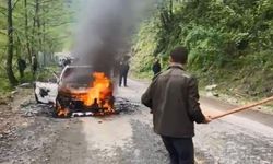 Artvin Borçka'da Seyir Halindeki Otomobil Motor Yangınıyla Küle Döndü