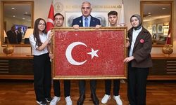 Bakan Ersoy, 19 Mayıs'ta Genç Sanatçılarla Bir Araya Geldi