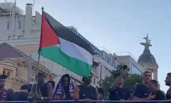Barcelona Şampiyonluk Kutlamasında Lamine Yamal Filistin Bayrağı Taşıdı