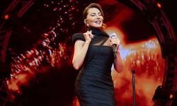 Ebru Yaşar Harbiye Açıkhava'da Hayranlarıyla Buluştu