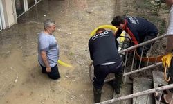 Edirne'de Sağanak Yağış İş Yerlerini ve Sokakları Su Altında Bıraktı