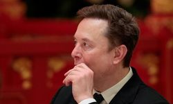 Elon Musk ile Fotoğraf Çektiren Kişinin Kimliği Ortaya Çıktı