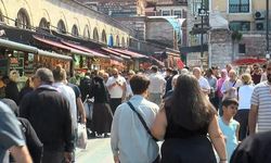 Eminönü'nde Kurban Bayramı Alışverişi ve Turist Yoğunluğu
