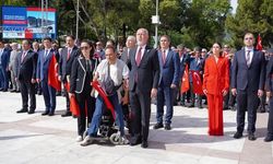 Engelli Bireyin İstiklal Marşı'na Gösterdiği Saygı Duygu Yarattı