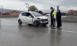 Eskişehir'de Yağışlı Havada İki Otomobil Çarpıştı: 1 Çocuk Yaralı