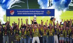 Fenerbahçe arsaVev Kadın Futbol Takımı Tarihindeki İlk Şampiyonluğunu Filistin Bayrağıyla Kutladı