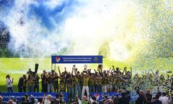 Fenerbahçe ArsaVev, Turkcell Kadın Futbol Süper Ligi Şampiyonluğunu Kutladı