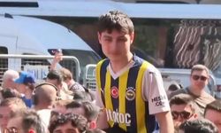 Galatasaray Şampiyonluk Kutlamasında Fenerbahçeli Taraftarın Varlığı Dikkat Çekti