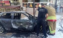 Hatay Reyhanlı'da Park Halindeki Otomobil Yangında Küle Döndü