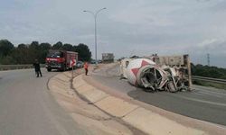 İnegöl'de Beton Mikseri Virajda Devrildi: Sürücü Yaralandı