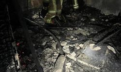 İzmir'de Ev Yangını: 1,5 Yaşındaki Bebek Hayatını Kaybetti, 3 Kardeş Dumandan Etkilendi
