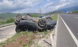 İznik'te Takla Atan Otomobilde Anne ve Oğlu Yaralandı