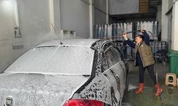 Kırklareli Babaeski'de Oto Yıkama İşini Kadınlar Yürütüyor