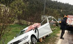 Mersin Silifke'de Otomobil ile Tır Çarpıştı: 1 Ölü, 2 Yaralı