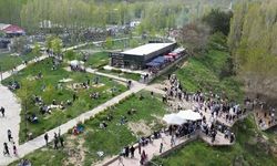 Muradiye Şelalesi Bayramda Ziyaretçi Akınına Uğradı