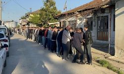 Mustafakemalpaşa'da 110 Yıllık Gelenek Sürüyor: Uzun Kuyruklar Oluştu