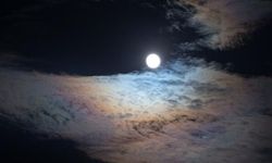 NASA Astronotları Ay'ın Gerçek Renklerini Keşfetti