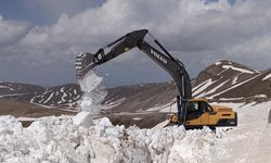 Nemrut Gölü Yolundaki Karla Mücadele Çalışmaları Tamamlandı