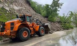 Ordu Kumru'da Heyelan Sonrası Kapanan Yol Yeniden Ulaşıma Açıldı