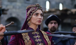 Özge Törer, Netflix'in Yeni Dizisi 'Eve Giden Yol' Kadrosunda