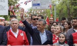 Özgür Özel: Gençler Cumhuriyet'in Mirasına Sahip Çıkıyor