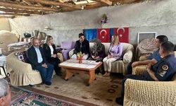 Pazaryeri Protokolü Şehit Annesi Refiye Çakır'ı Bayramda Ziyaret Etti