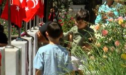 Şehit Aileleri Bayramda Edirnekapı Şehitliği'nde Buluştu
